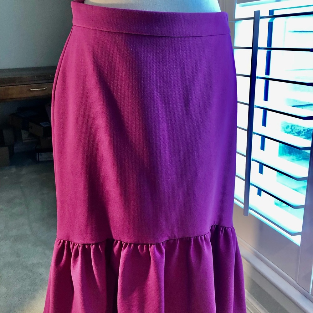Ann Taylor NWOT magenta skirt size 2
